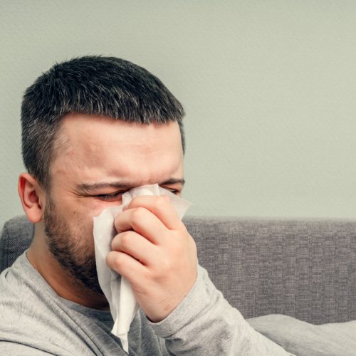 Primavera intensifica sintomas de rinite e reforça atenção aos cuidados respiratórios